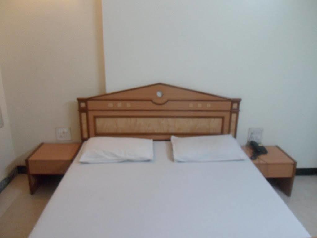 Hotel Pooja International Nášik Exteriér fotografie