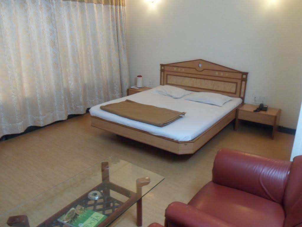 Hotel Pooja International Nášik Exteriér fotografie