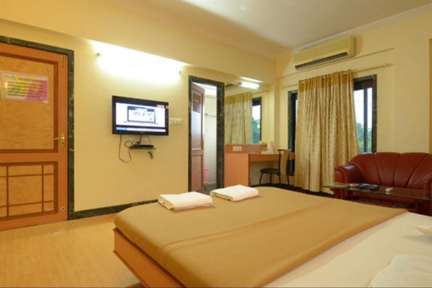 Hotel Pooja International Nášik Exteriér fotografie